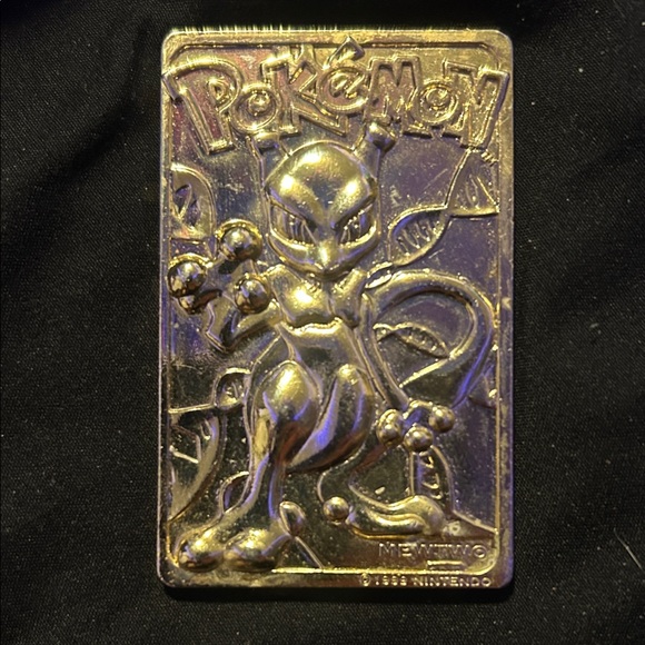 Pokemon Mewtwo Gold Card